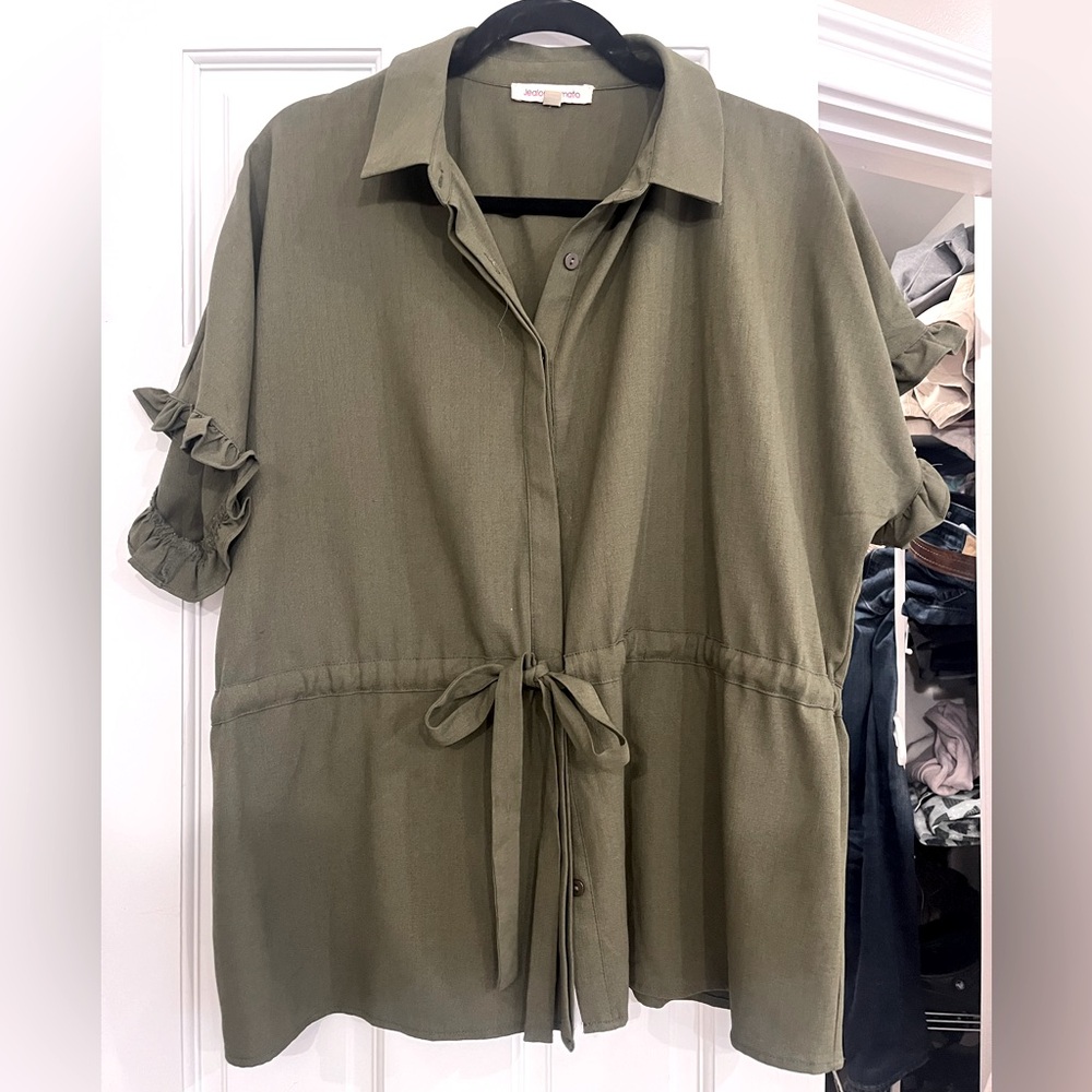 Size large button and waist tie top